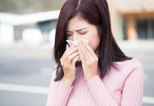 長期咳嗽好不了，是過敏、胃食道逆流還是肺癌？超過3週，注意這件事