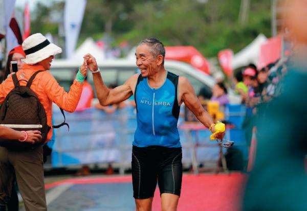 靠運動讓身體年齡年輕20歲！古競祥72歲挑戰226超鐵，還賺到健康和友情