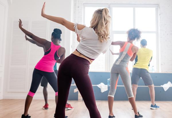 跳40分鐘，可消耗369卡！減肥高CP值運動Zumba，對健康有哪些好處？