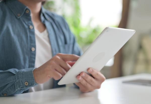 自助點餐與手機操作困難…年長者科技挫敗教我的事：大家都會老，沒有人可以仗著年齡優勢對人刻薄