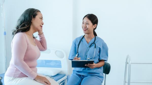 女性更年期後常見的尿失禁問題，凱格爾式運動、被動式骨盆底肌運動怎麼改善？