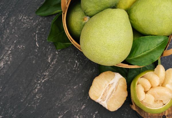 吃柚子注意！與吃藥一定要錯開，服藥期間應避開哪些飲料與食物？