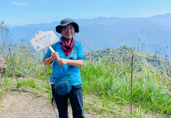 退休5年爬32座百岳、獨自報名單車環島團！70歲符修蘭：退休後一人出門玩，自然會把朋友帶回來