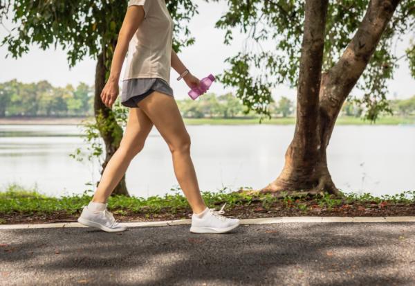 一旦常說「都這把年紀了」，活動力會日漸衰弱！做3件事到老都能靠雙腳好好走路