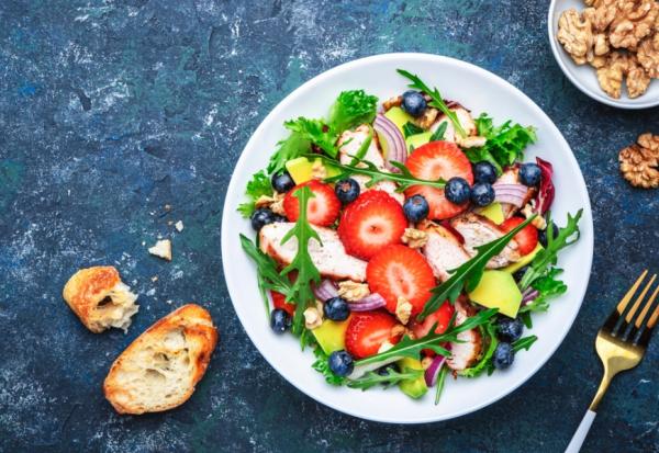 體內酵素隨年紀變大而減少，如何補足助身體抗氧化？酵素營養學專家：少吃熟食，生食應增到這比例！