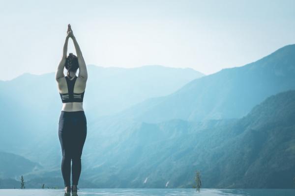 如何讓憤怒踩煞車？日本瑜珈小秘方：口出惡言前，先夾緊臀部