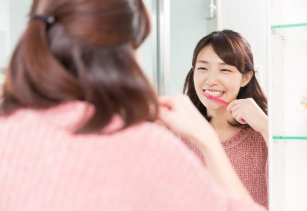 吃完飯可以立刻刷牙？還是要等一小時再刷以免傷琺瑯質？6個關於牙齒的迷思