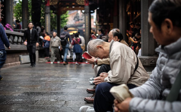 面對人生的交岔口，自己才是最好的解卦者