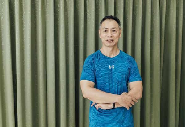 70歲蹲廁所也能靈活站起！徐棟英：3個徒手運動，不用器材在家就能練出好肌力