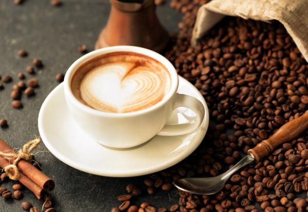 喝咖啡會骨鬆嗎？營養師：學會計算咖啡因攝取量，不超標就能安心享用