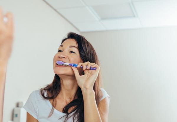 65歲以上過半人口會缺牙！保險會理賠植牙嗎？需要買牙齒險嗎？