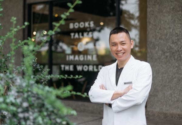 PODCAST | 50+Talk ep71. 天天滑手機，眼睛會短命？徐浩恩醫師：「3個20」法則，打造一輩子耐用的眼睛