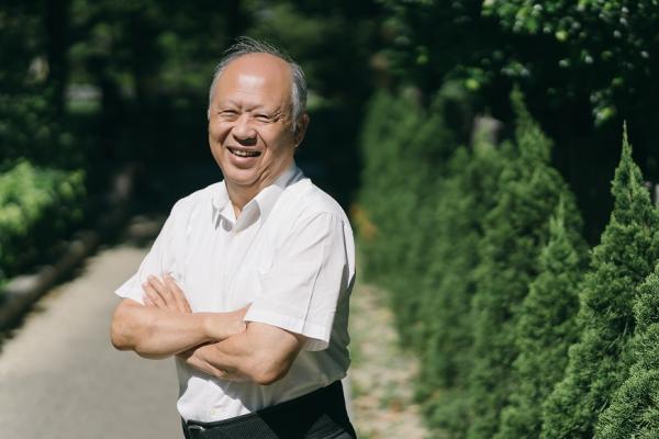 照顧失智長輩可以這麼快樂！曹汶龍：陪他玩，但別老問「我是誰？」