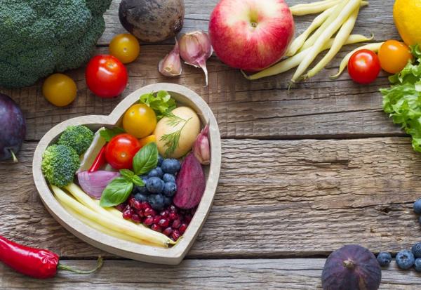 吃對可清除血管斑塊，防止堵塞！5個飲食重點，降低壞膽固醇、保持血管暢通