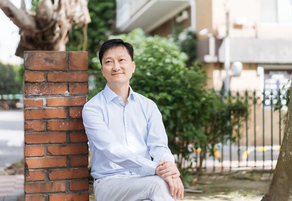 渴望和家人相聚，相處時卻常有情緒？資深薩提爾講師李崇義：不要解決問題，從問題看到後面的人