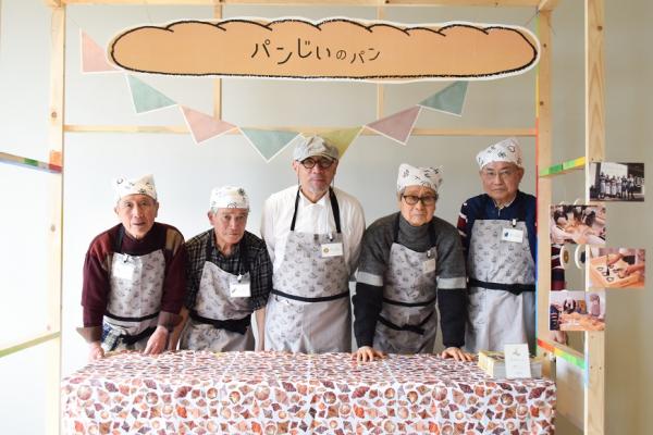 不怕退休了！日本「熟男」麵包教室，讓男人學動手比動口快樂