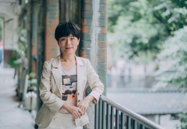 年薪數百萬的高階主管，45歲後也可能有失業危機！洪雪珍：4個職場與經濟準備，風雨來還有傘撐