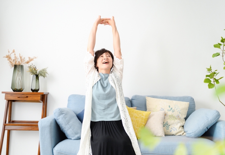 更年期症狀如何改善？停經前兆、更年期症候群、荷爾蒙治療方法利弊一篇看懂