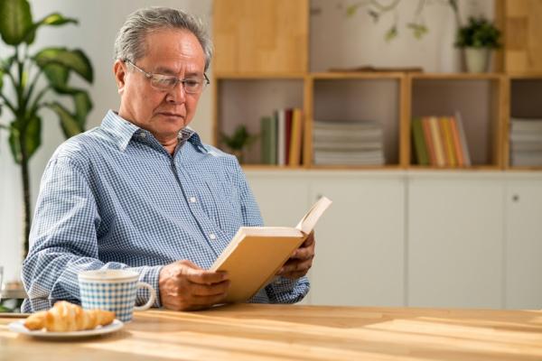 男人退休全家失衡？心理師：避免成為「大型家具」，夫妻各自該想開的事 