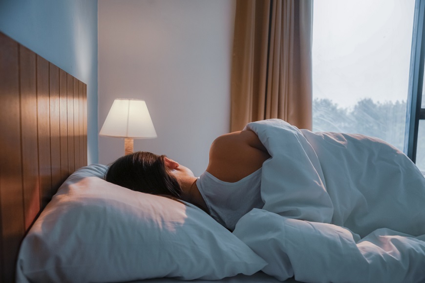 睡不好易變胖與失智！哈佛醫師：40歲以上女性睡眠10技巧，助大腦排毒