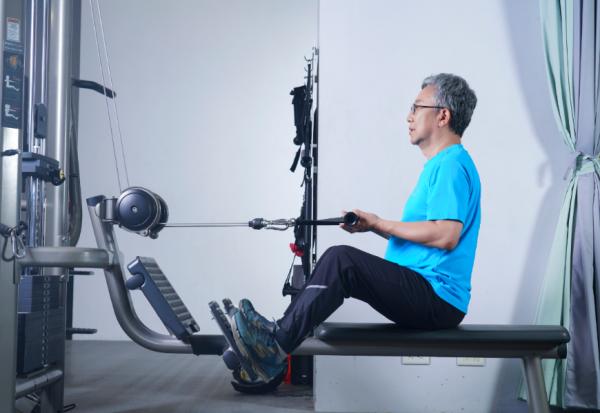 老後不失能，只練深蹲還不夠！鍛鍊4大功能肌力，才能蹲爬有力、推拉自如