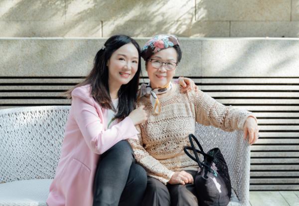 揪媽跳舞，母女一起笑到心底！徐薇：到了這年紀，全世界最愛的人一定要是自己