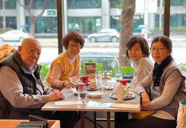 丁菱娟專欄｜給成年子女的提醒！再關心也別太強勢，莫把父母當小孩管