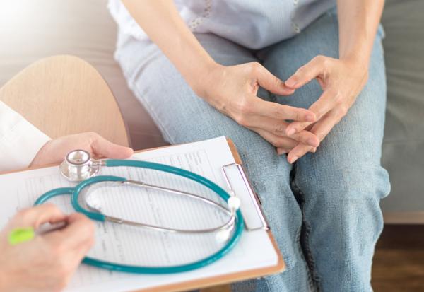 癌症治療住院天數變少、花費可達幾百萬，傳統保單不夠賠！防癌險怎麼買？