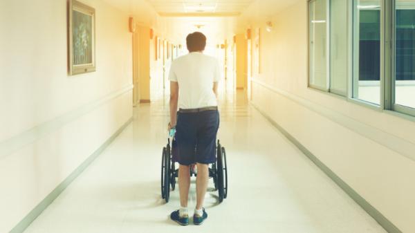 郭強生：學會面對無常，唯有陪伴父母先走過一回