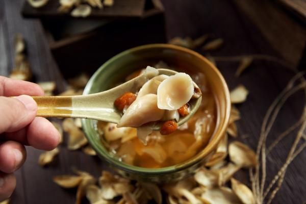 中醫觀點：感覺有點憂鬱時，喝百合地黃湯安神解憂