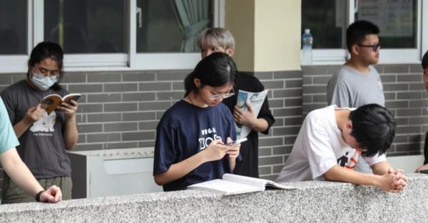 分發放榜校系洗牌！牙醫明顯超車醫學系，頂大財管「這 1 科」成關鍵…