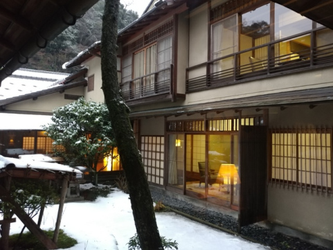 【梁旅珠專欄：好食好宿】日本百年旅館評比第一的西村屋：難忘的蟹美味與一窗白雪