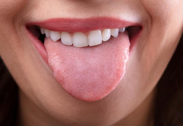 舌頭反應內臟健康！教你觀察舌頭6重點，提前預防身體警訊