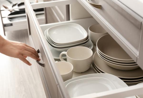 流理臺縫隙、電風扇葉，清潔死角怎麼變乾淨？豆豆媽咪：清水加一物，從源頭防止灰塵附著