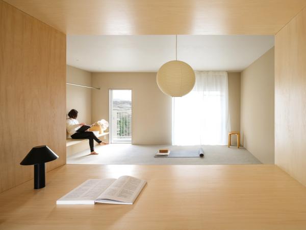 高齡居家怎麼設計？日本設計大獎新點子：減少隔間！「主屋」吃飯睡覺，「離屋」用來玩