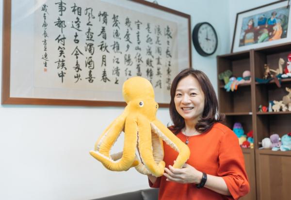 像太陽般照亮別人，卻愈活愈累？法官張瑜鳳：每週給自己一杯咖啡的時間，中年後愛自己不嫌多