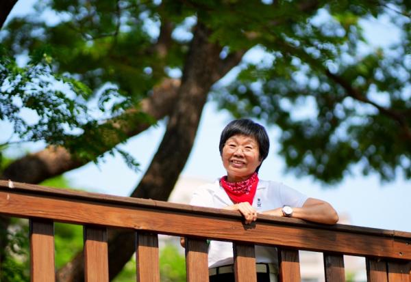 以為癌末財產全捐出，卻意外活了30年、高齡找不到工作！黃鈴惠：一無所有，但助人讓我快樂