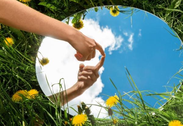 彭菊仙專欄｜人的不幸，常是因為太喜歡比較！50後獲得幸福的人際智慧：不忌妒他人，也不讓人忌妒