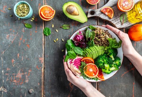 更年期平均胖2～7公斤，少吃也不一定變瘦！3大更年期飲食策略，改善荷爾蒙失調與慢性發炎