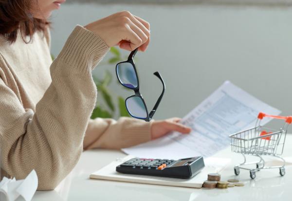 每年只花4%儲蓄，遇通膨、熊市仍可能不夠用！10分鐘斷捨離5個錯誤理財習慣，避免退休愈老愈窮  