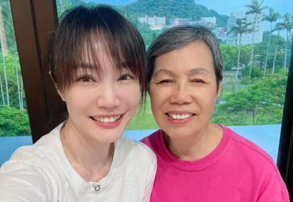 每次帶媽媽就醫後，大哭半小時才能回家！蕭彤雯照顧之路領悟：不勉強是一種溫柔，接受自己做不到並非不孝