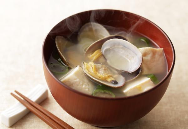 常吃蛤蜊、豆腐，能延緩胸部下垂！哪種運動有助胸部堅挺？