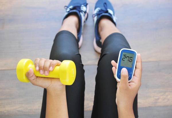 照護線上｜57歲教師糖尿病導致眼中風！飯後90分鐘運動有助降血糖，哪些運動適合？