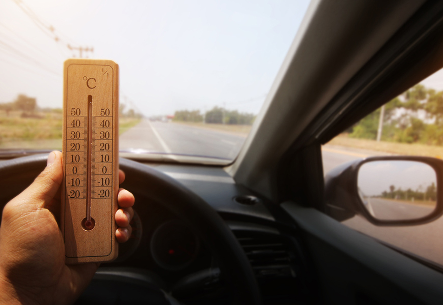 在大太陽下1小時，車內溫度可超過60度！10件夏天不要放車內的東西
