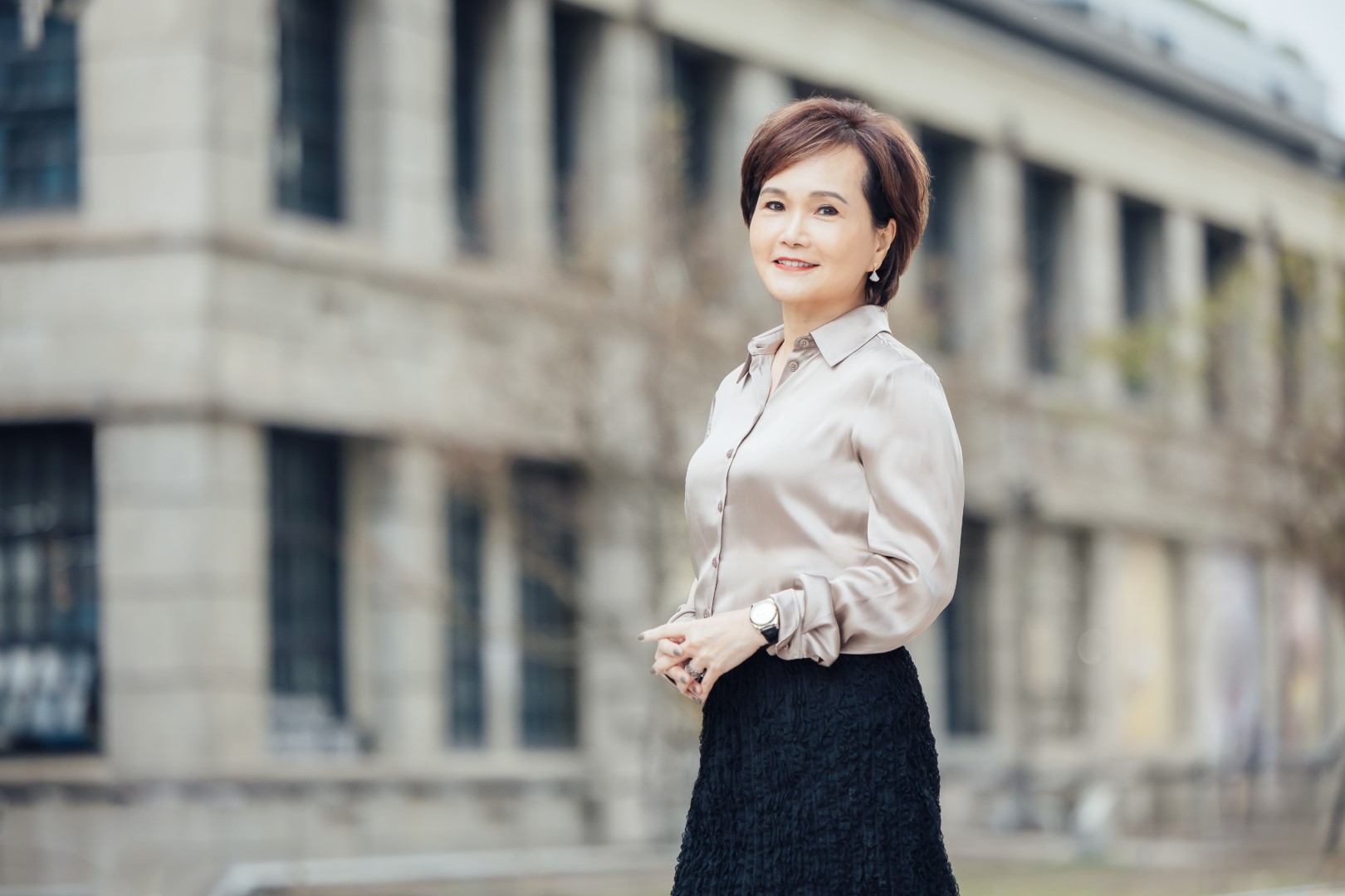 沈春華告別服務22年的電視台與主播台後，仍持續忙著很多喜歡的事。例如透過新媒體與大眾持續交流，以旅行探索世界、用書寫記錄生活。
