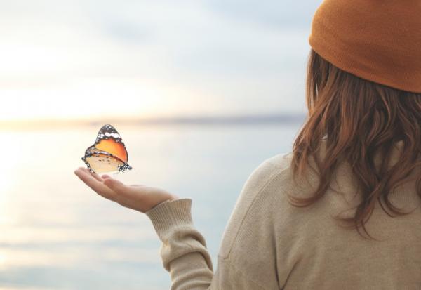 生活是否有愛，從臉就看得出來！中年後應無條件愛自己，活出一張「沒被欺負過」的臉