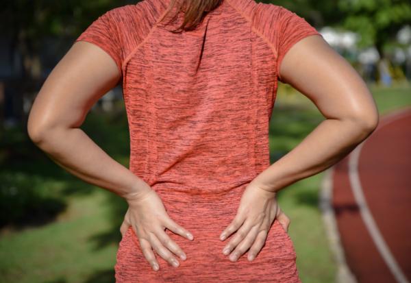 你走路的時候，左右對稱嗎？若否，可能是髖關節問題！50歲起如何保養，防髖關節退化、骨折？