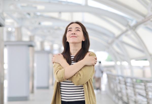 走過人生風雨，如何從玻璃心修煉成鋼鐵心？精神科醫師：內心強大的人多半擁有這5種後盾
