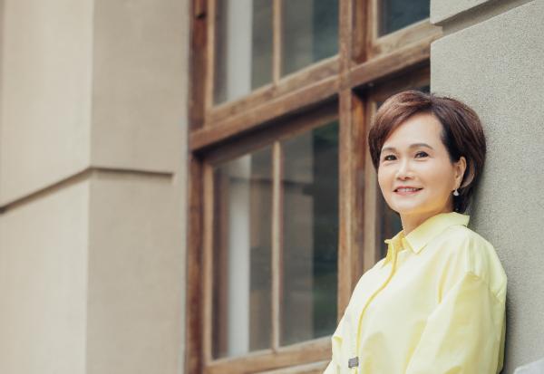 不再年輕，還容許勇敢叛逆？沈春華：我不想被主流價值綁架，人生要繼續大膽下去