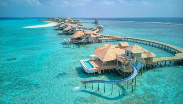 想包場羅浮宮、馬爾地夫的一座島？辦得到！從快速通關、包機到客製行程，熟齡奢華旅遊新玩法